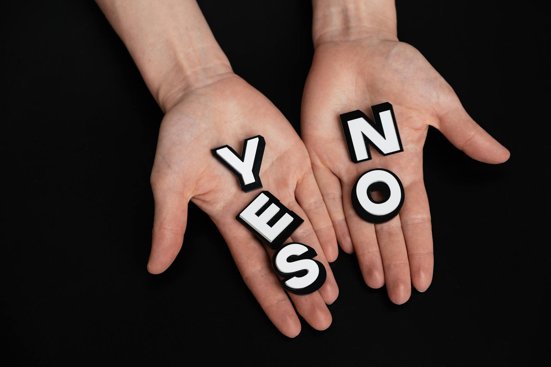Nguồn Gốc và Ý Nghĩa của Phong Tục Xem Ngày