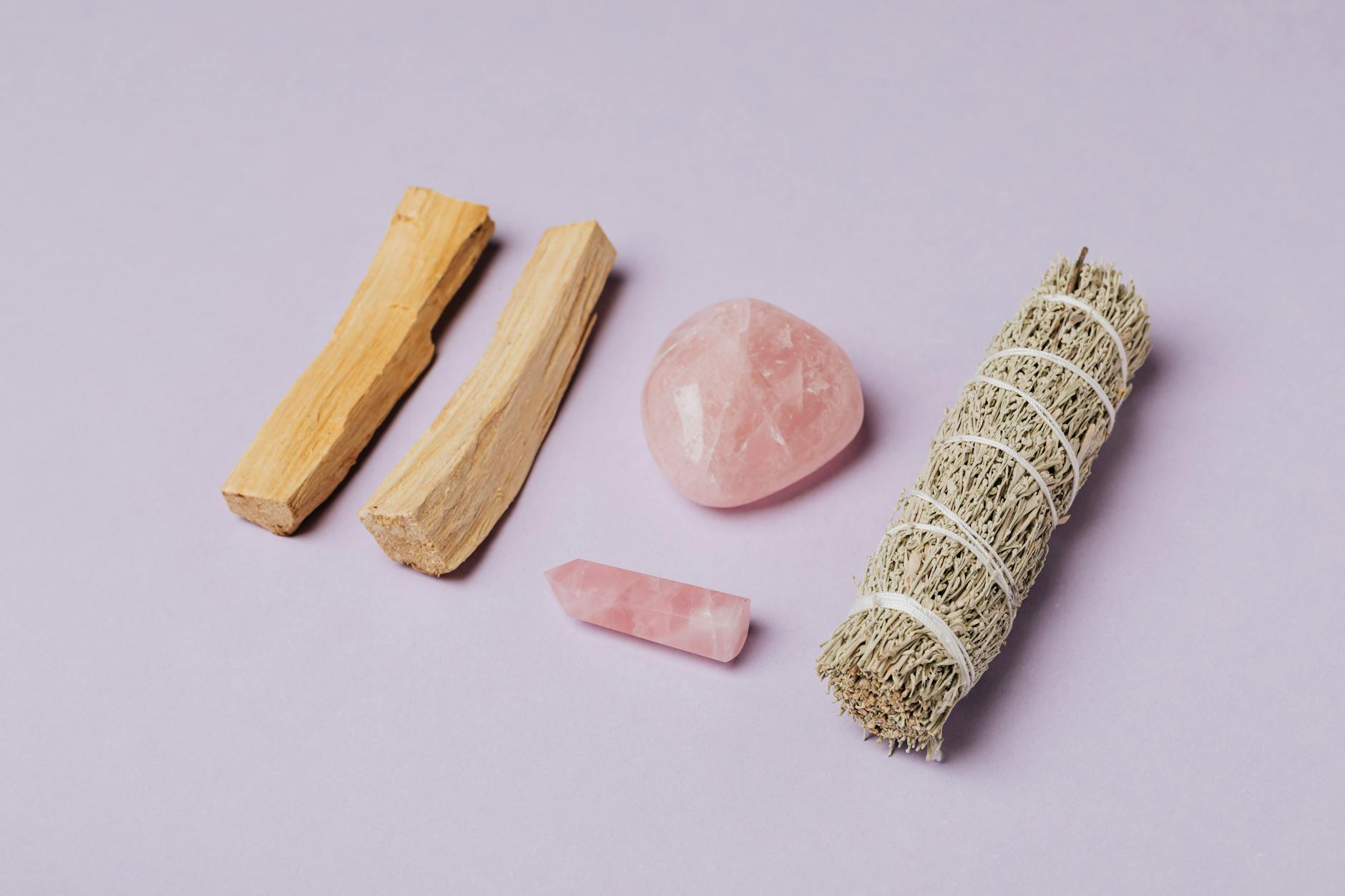 Tâm Linh và Phong Thủy: Hướng Dẫn Chi Tiết Để An Gia, Vạn Sự Hanh Thông
