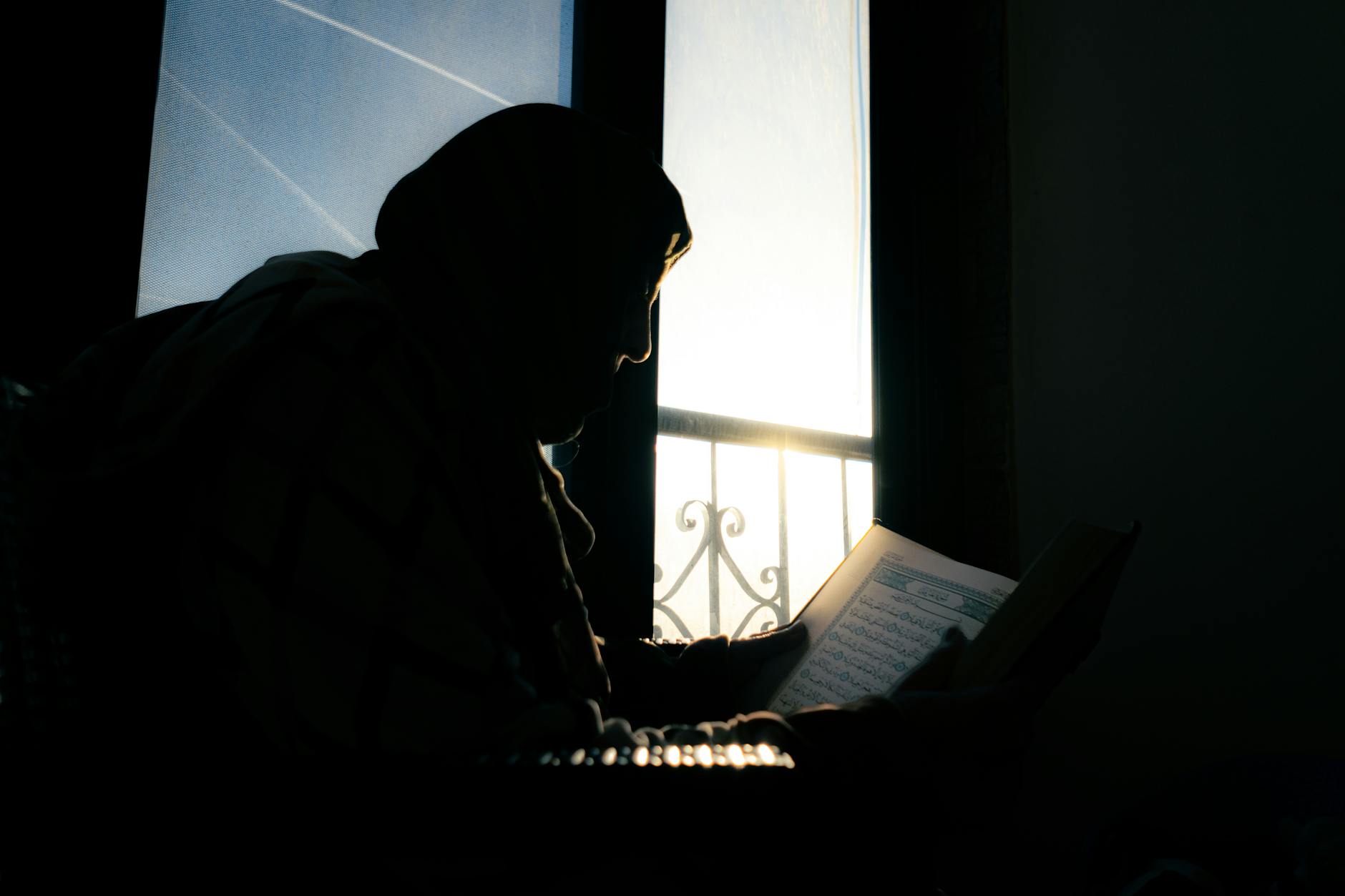 Sức Mạnh Của Niềm Tin: Những Câu Chuyện Tâm Linh Vượt Qua Mọi Khó Khăn 9 Mở Đầu: Khi Niềm Tin Là Ánh Sáng Dẫn Đường