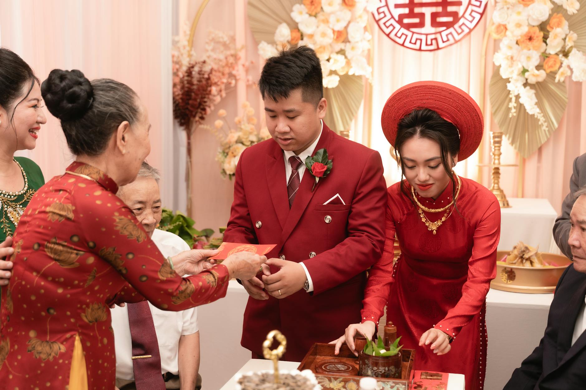 Sự khác biệt giữa xem ngày cưới hỏi miền Bắc, miền Trung và miền Nam 11 Giới thiệu về sự khác biệt trong xem ngày cưới hỏi 3 miền